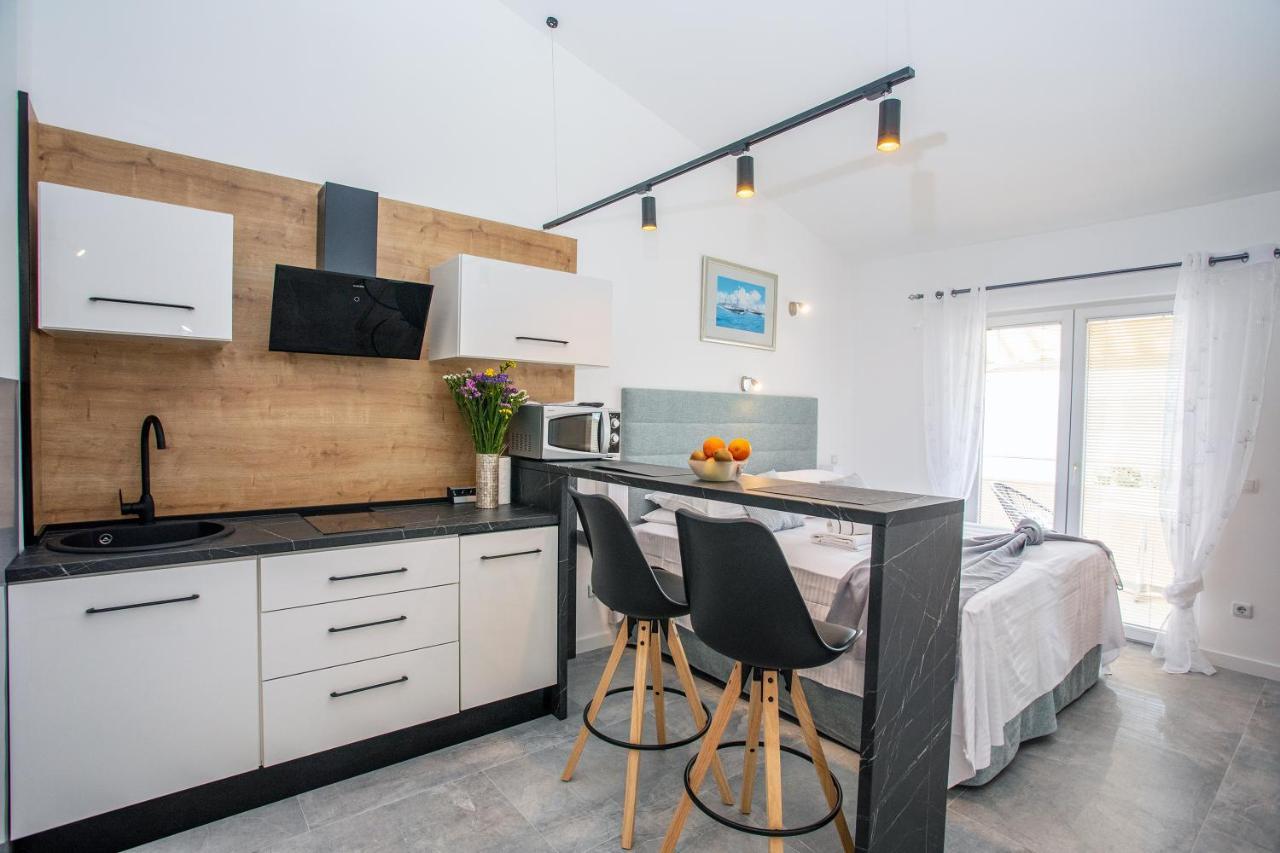 אומיס Apartments Nedo Dalmatia מראה חיצוני תמונה